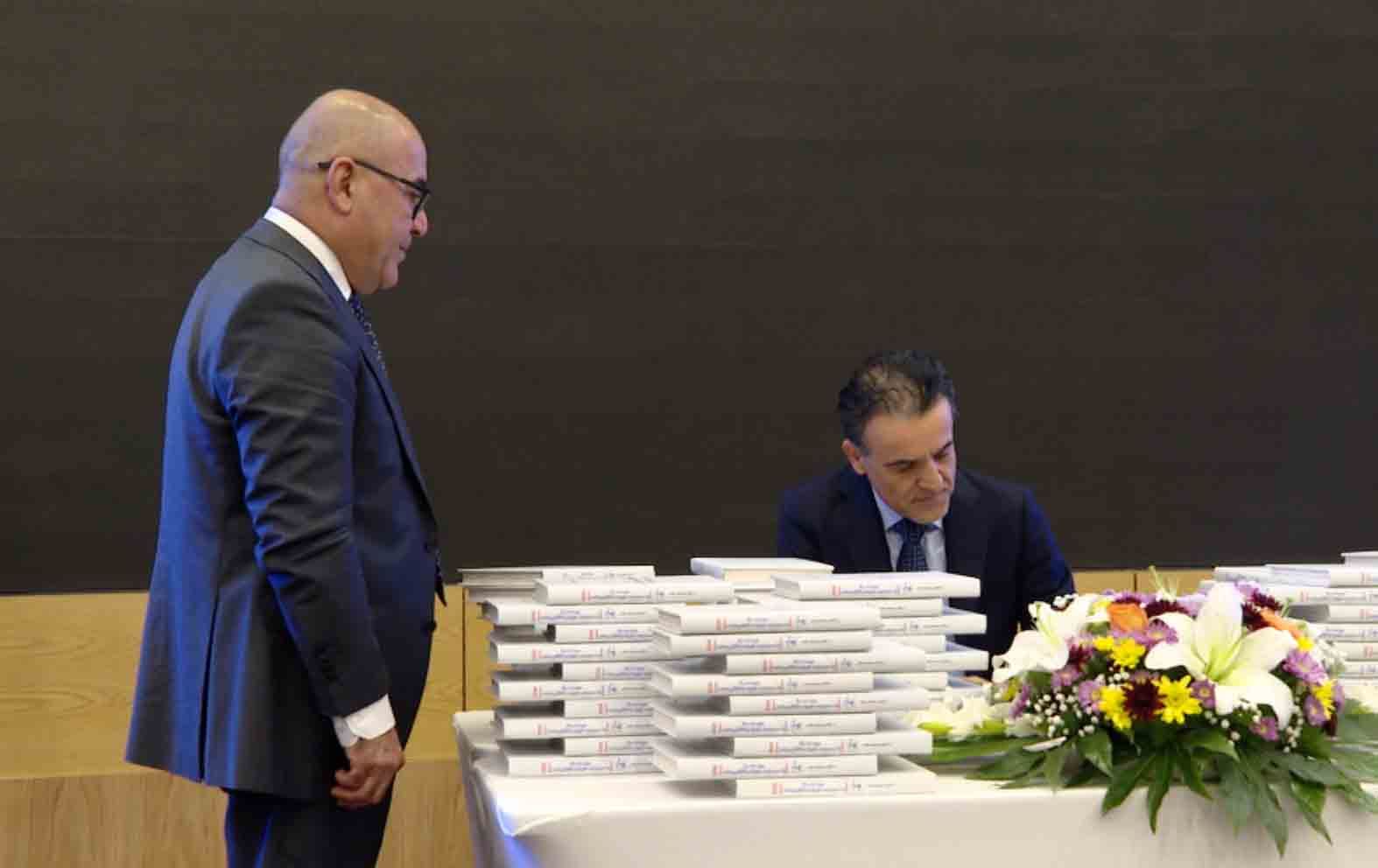 وەزیری خوێندنی باڵا کتێبێک بڵاودەکاتەوە و 'داهاتەکەی دەبەخشێتە تووشبووانی شێرپەنجە'