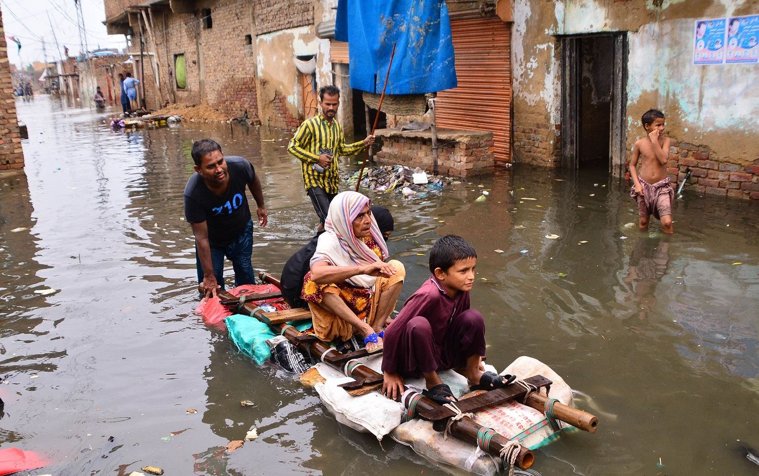 Li Pakistanê ji ber barana gur 15 kes mirin