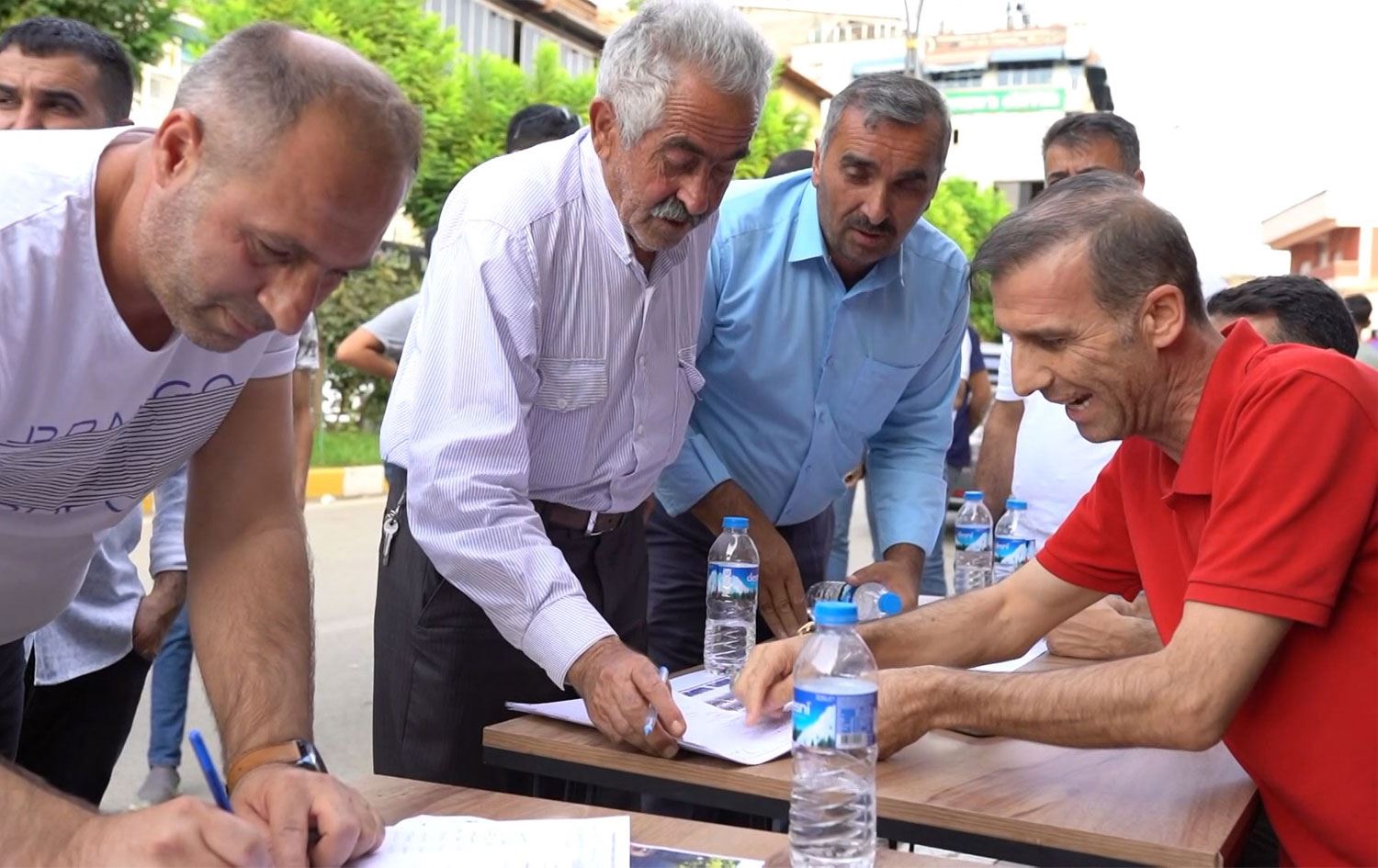 Yılan hikayesine döndü: Derecik sınır kapısı için kampanya!
