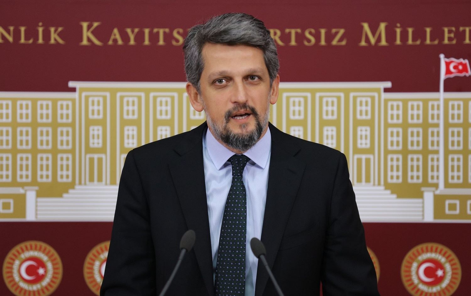 Li dijî plana kuştina parlamanterê HDPê ji 424 nivîskar û akademîsyenan bang