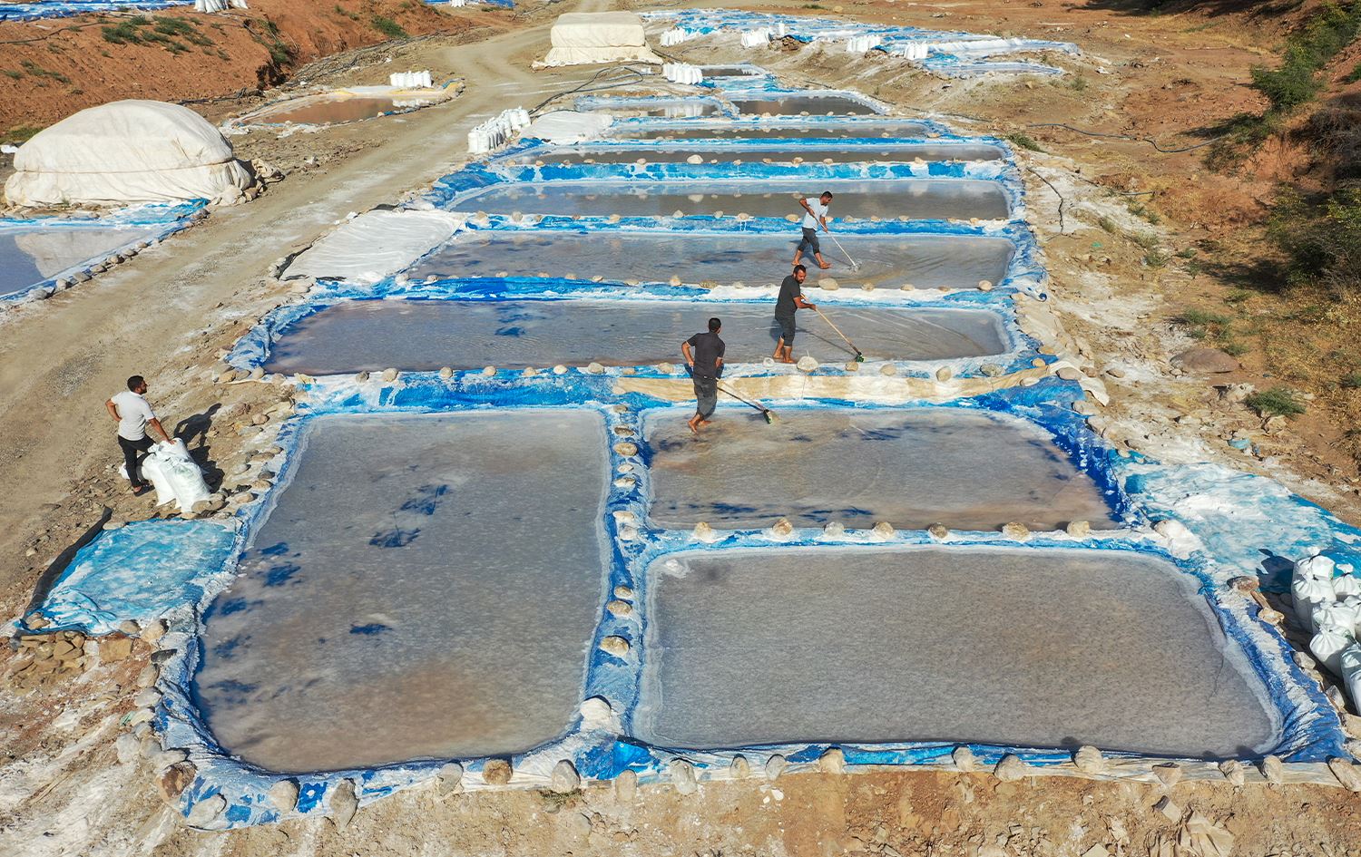 ÊLIH - Gundek debara xwe bi xwê dike