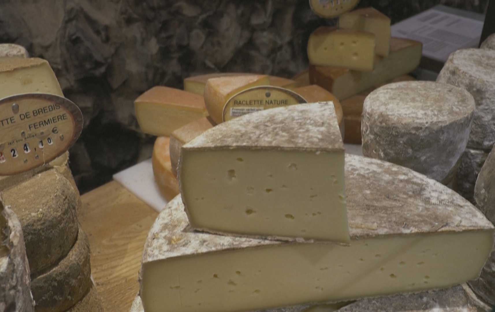 وشکەساڵی و کەمیی ئالیک بەرهەمی شیر و پەنیری لە فەرەنسا کەمکردووەتەوە