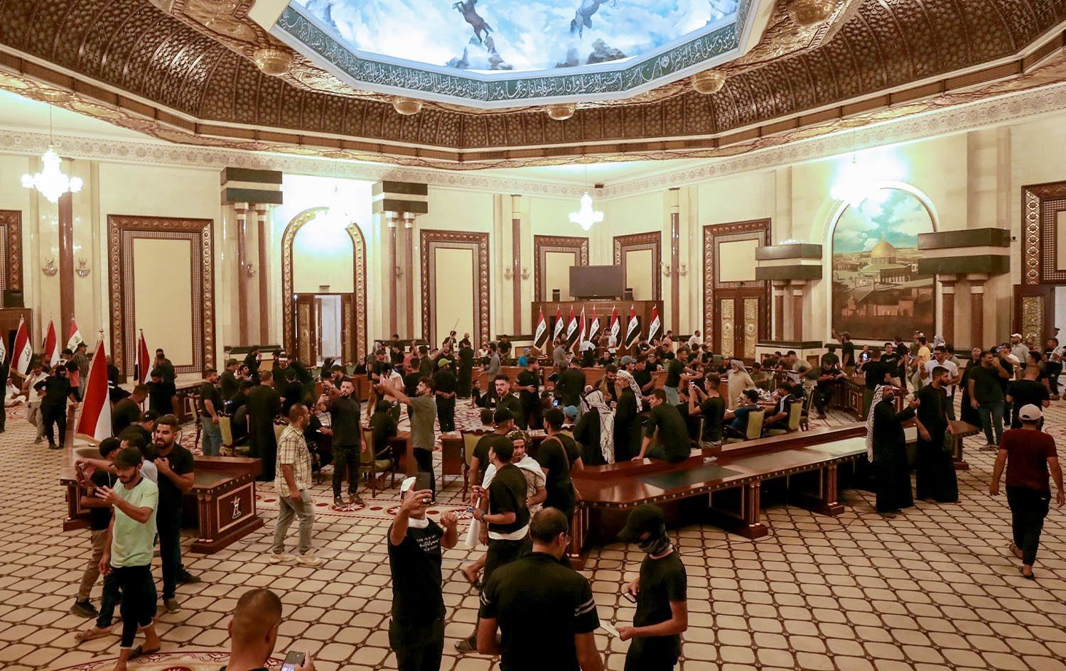 Kazimî bang li Sedr kir ku xwepêşanderan ji Herêma Kesk vekişîne