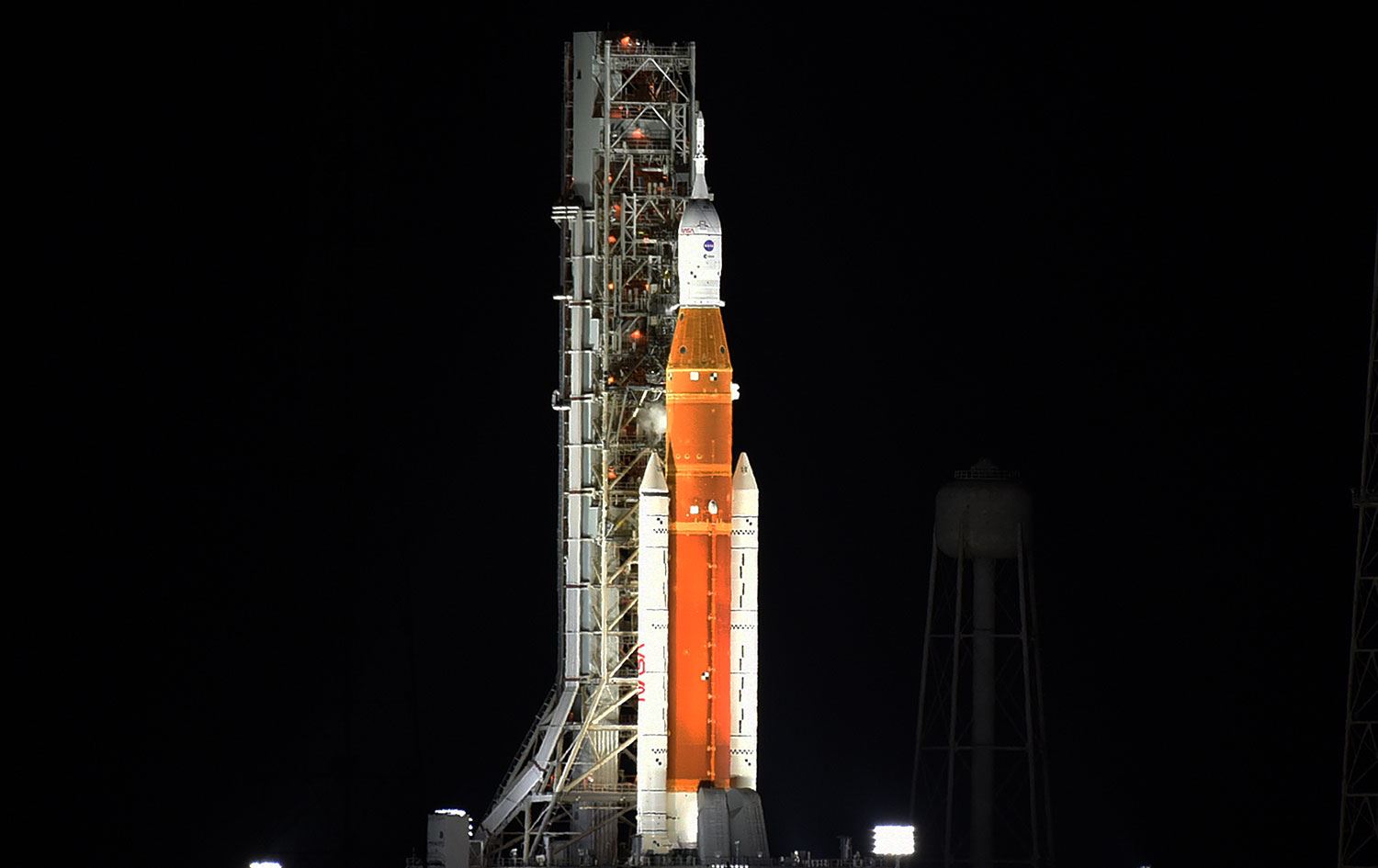 NASA, Ay'a gönderilecek olan Artemis’in fırlatılmasını erteledi