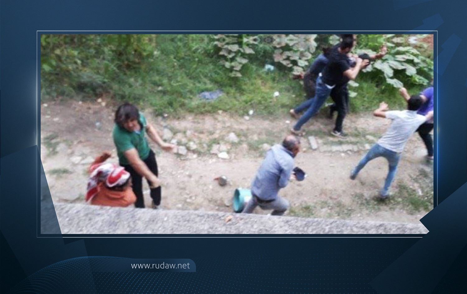 Li Sakaryayê grupeke 30 kesî êrîşî karkerên Kurd kirin