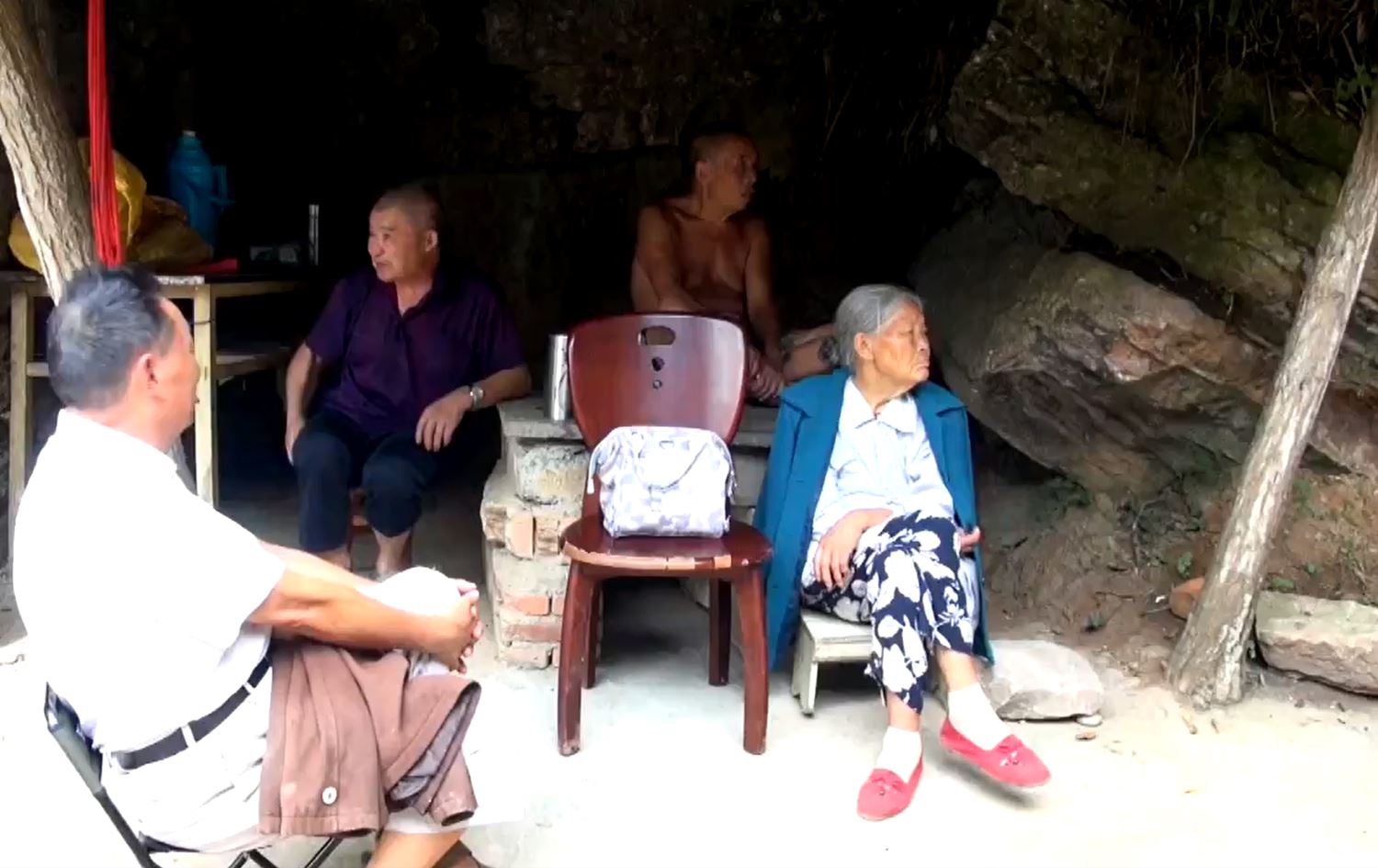 Çîn: Xelk ji ber germê berê xwe didin şikeftan