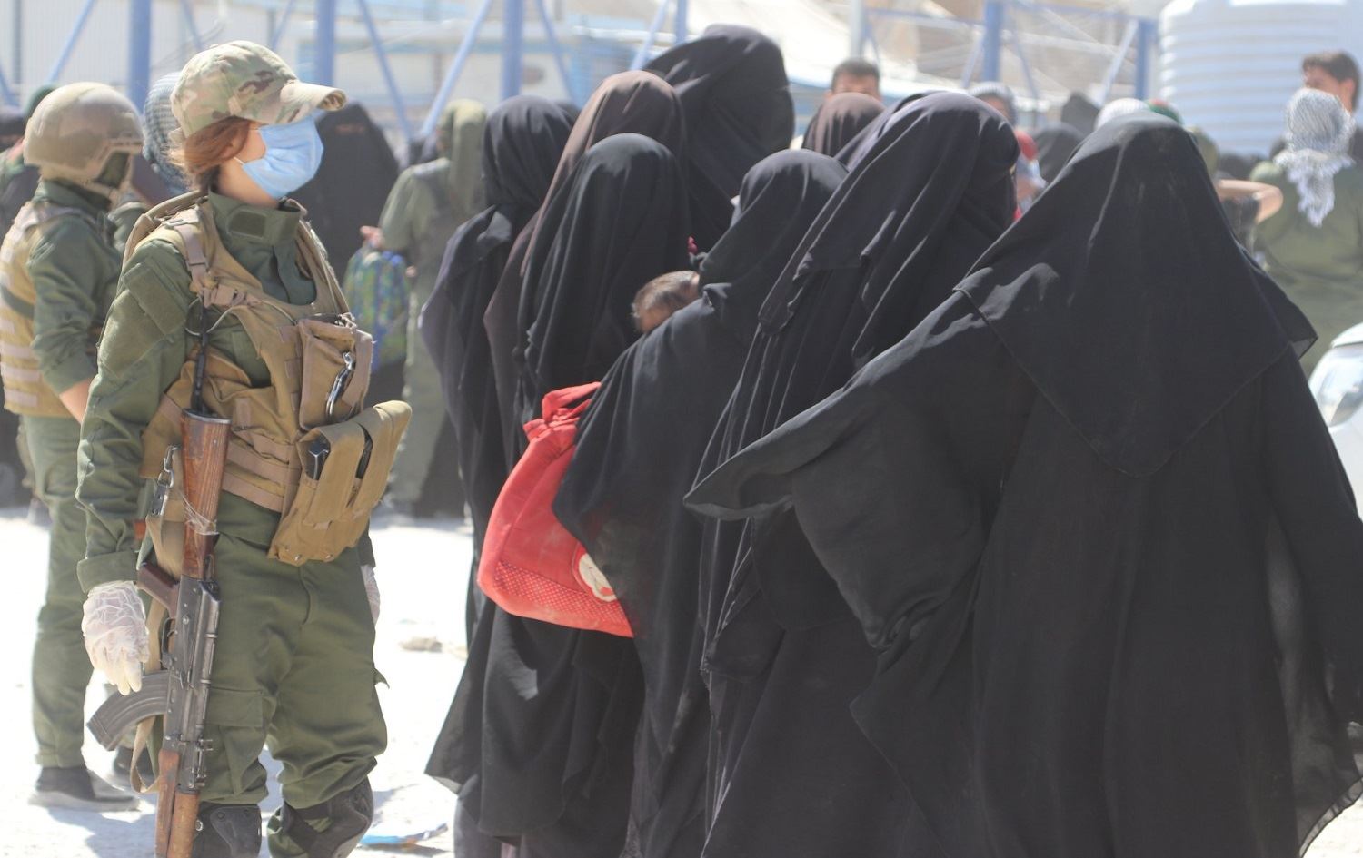 Asayişa Rojava: Li Kampa Holê 3 kes di dema revê de hatin girtin