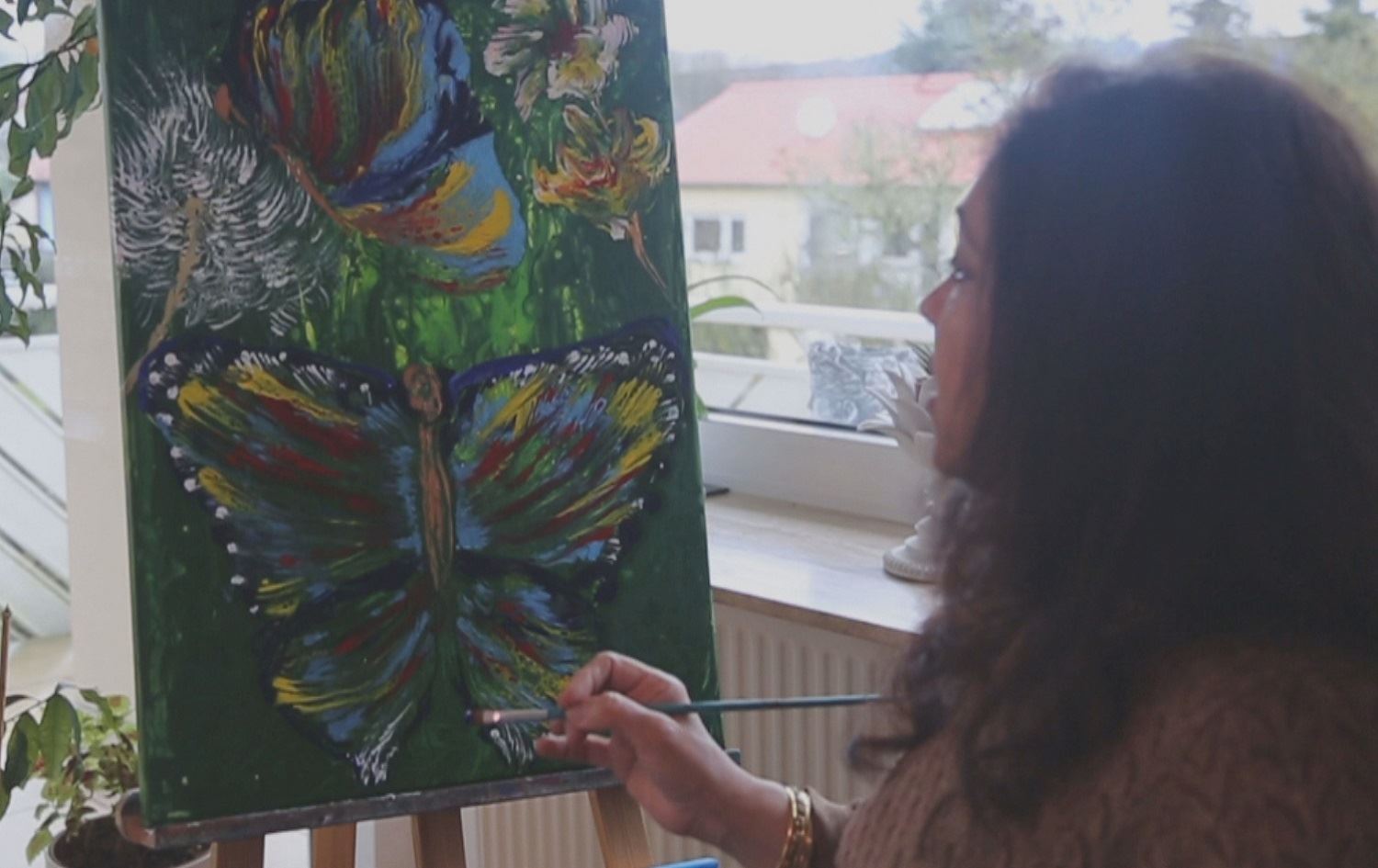 Jina Kurd ji neçarî dest bi çêkirina tabloyan kir lê li Ewropa bû keseke naskirî