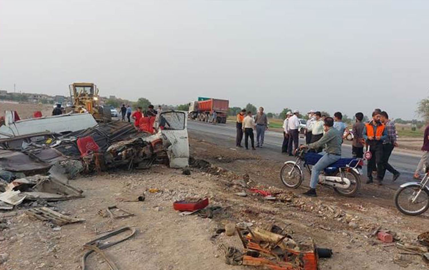 İran'da işçileri taşıyan kamyon ile minibüs çarpıştı: 16 ölü