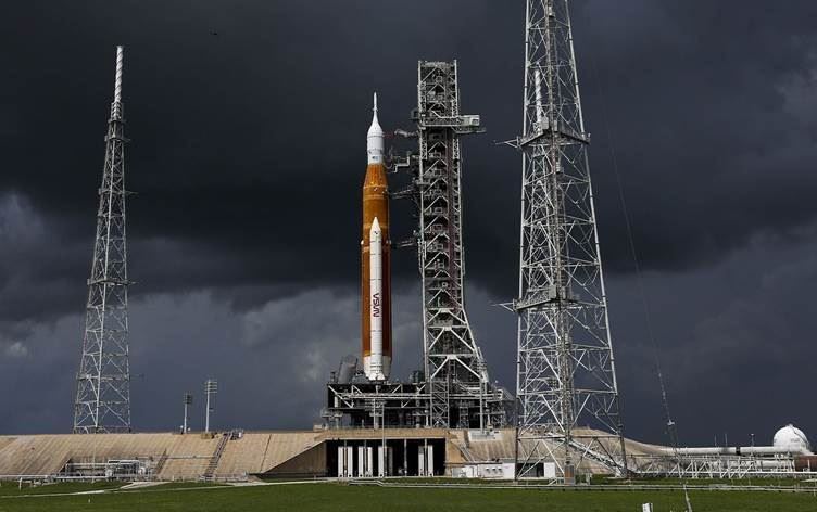 NASA ‘Artemis I’ için geri sayımı durdurdu
