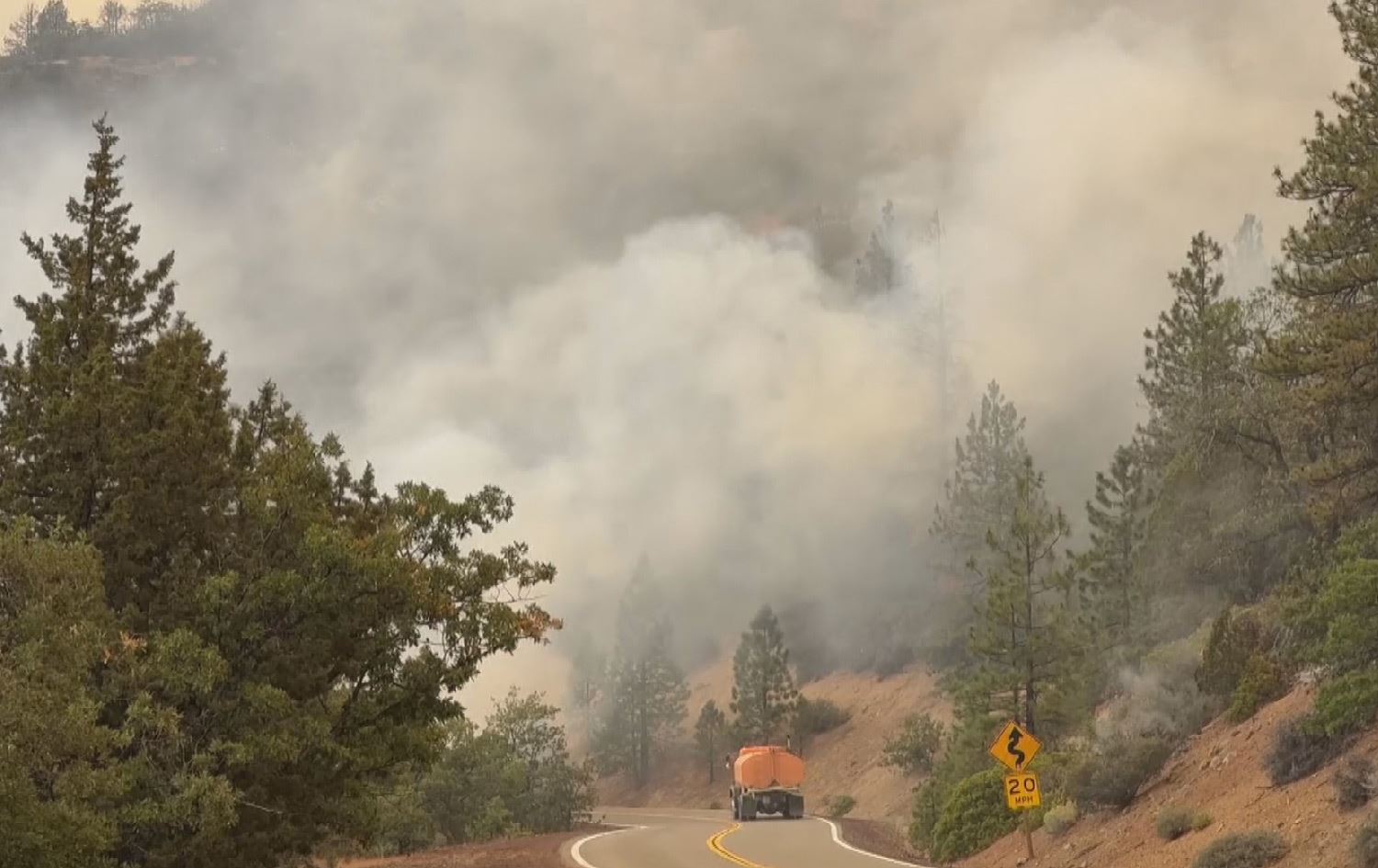 ئاگرکەوتنەوە لە کالیفۆرنیا 100 ماڵ و باڵەخانە دەسووتێنێت