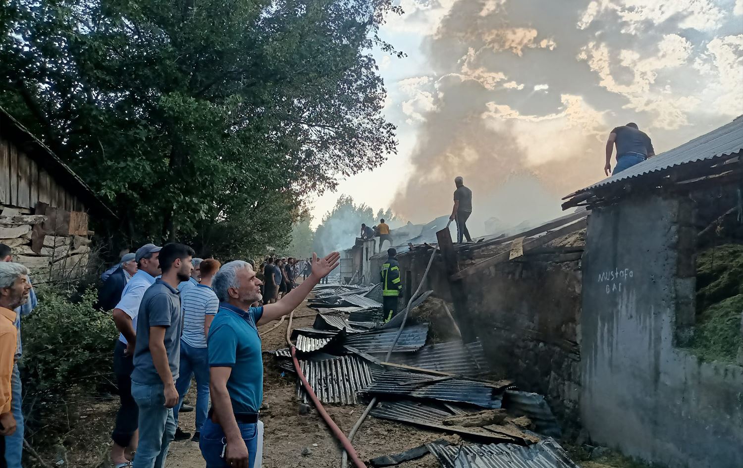 Li Çewligê 6 axur şewitîn