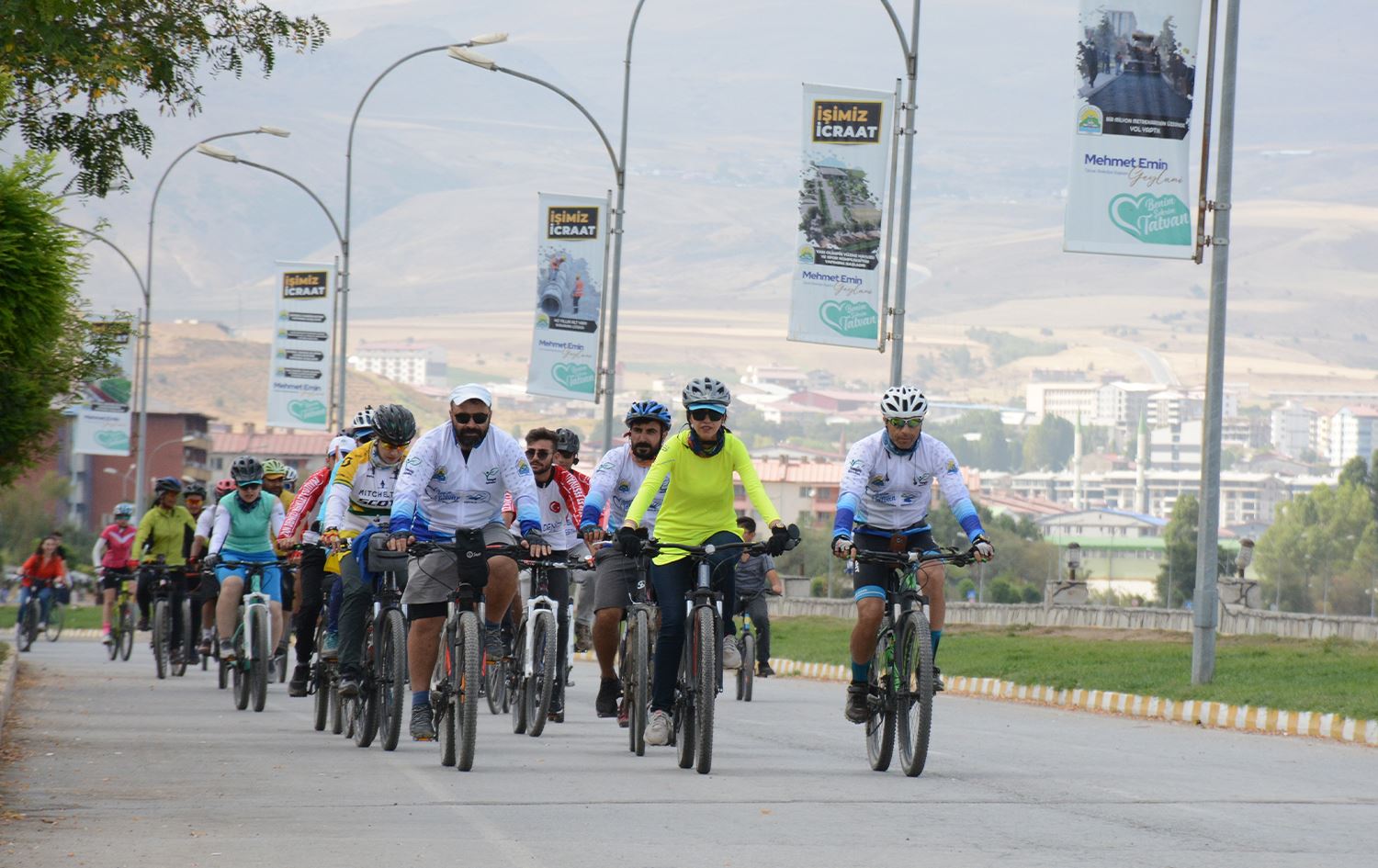 Geşta bisîkletsiwarên Rojhilatê Kurdistan û Îranê bo Wanê