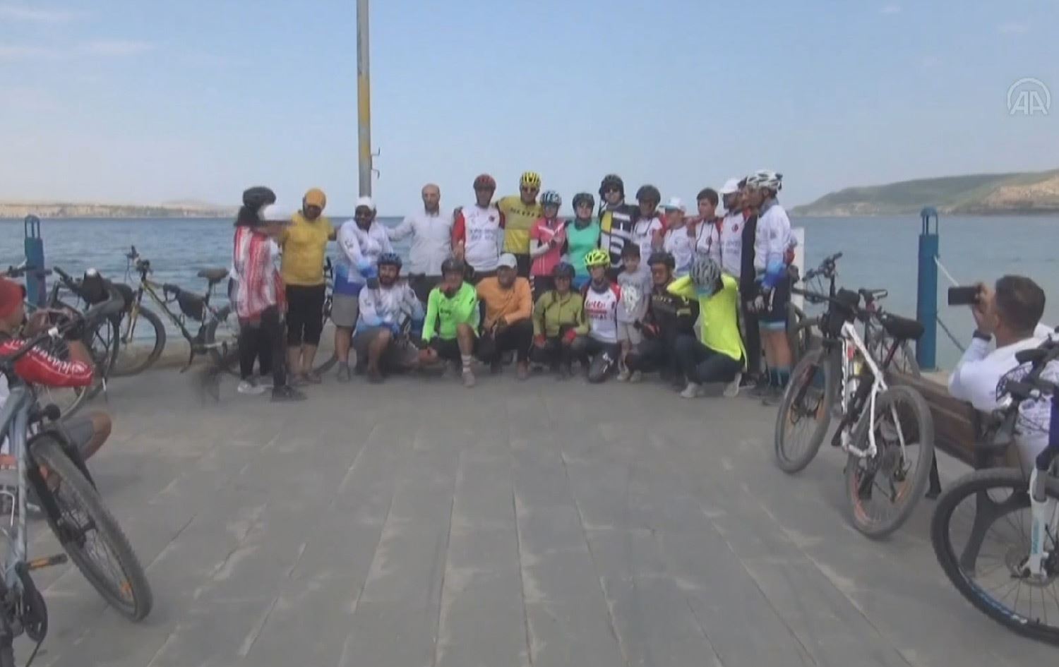 ژمارەیەک پایسکلسواری رۆژهەڵاتی کوردستان و ئێران بەدەوری دەریاچەی واندا گەڕان