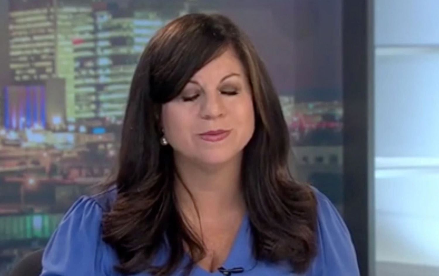 بێژەرێکی ئەمریکی لە پەخشی راستەوخۆدا جەڵتە لێیدەدات