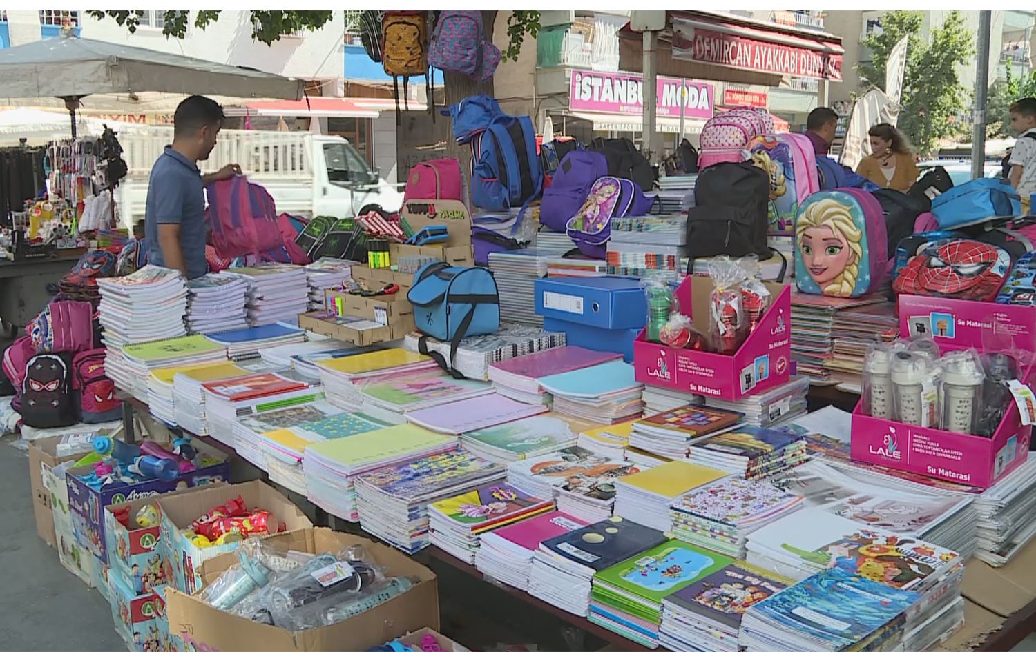 Li Bakurê Kurdistanê û Tirkiyê kelûpelên dibistanê gelek buha bûne