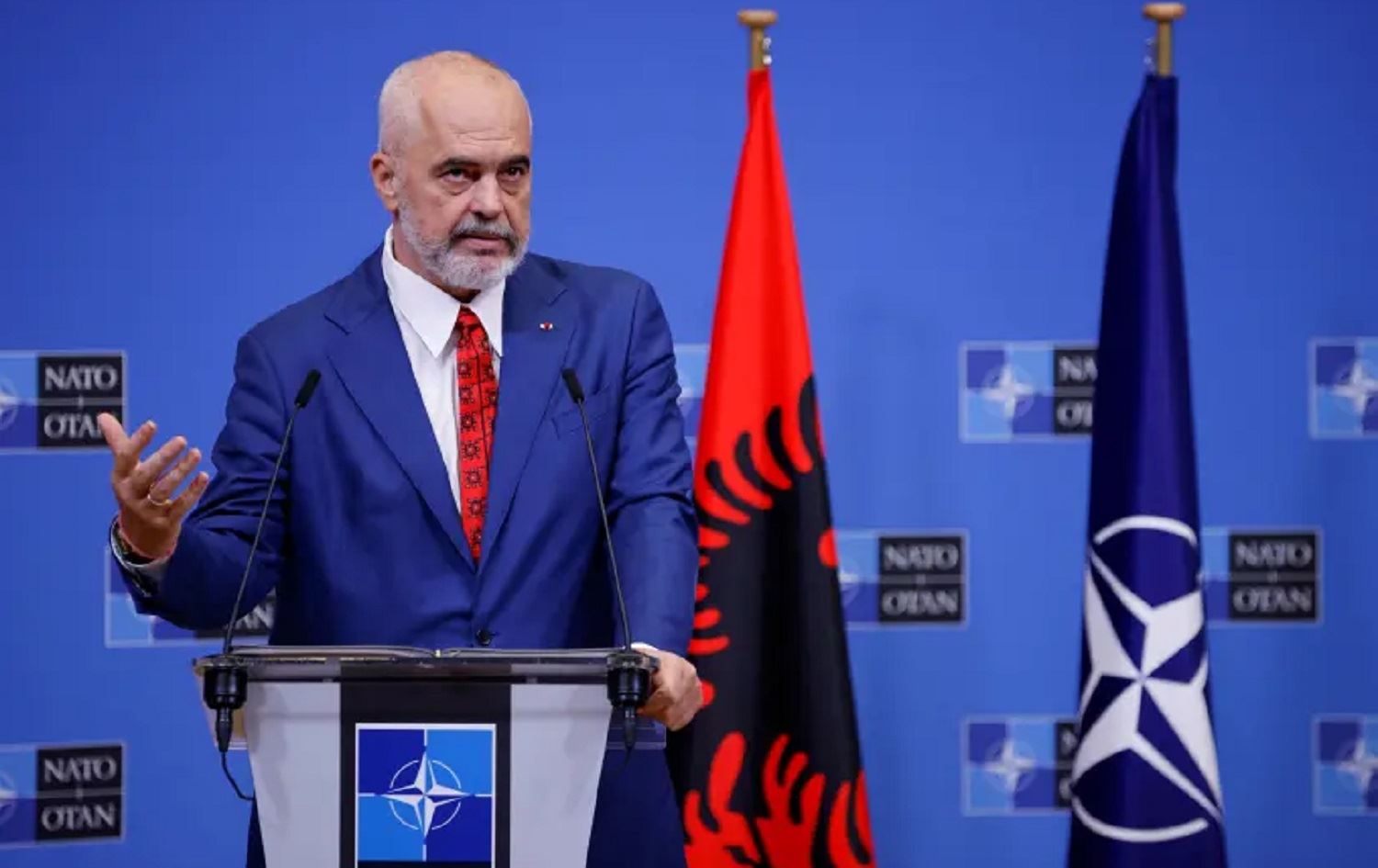 Albanya hemû dîplomatên Îranê dike derê