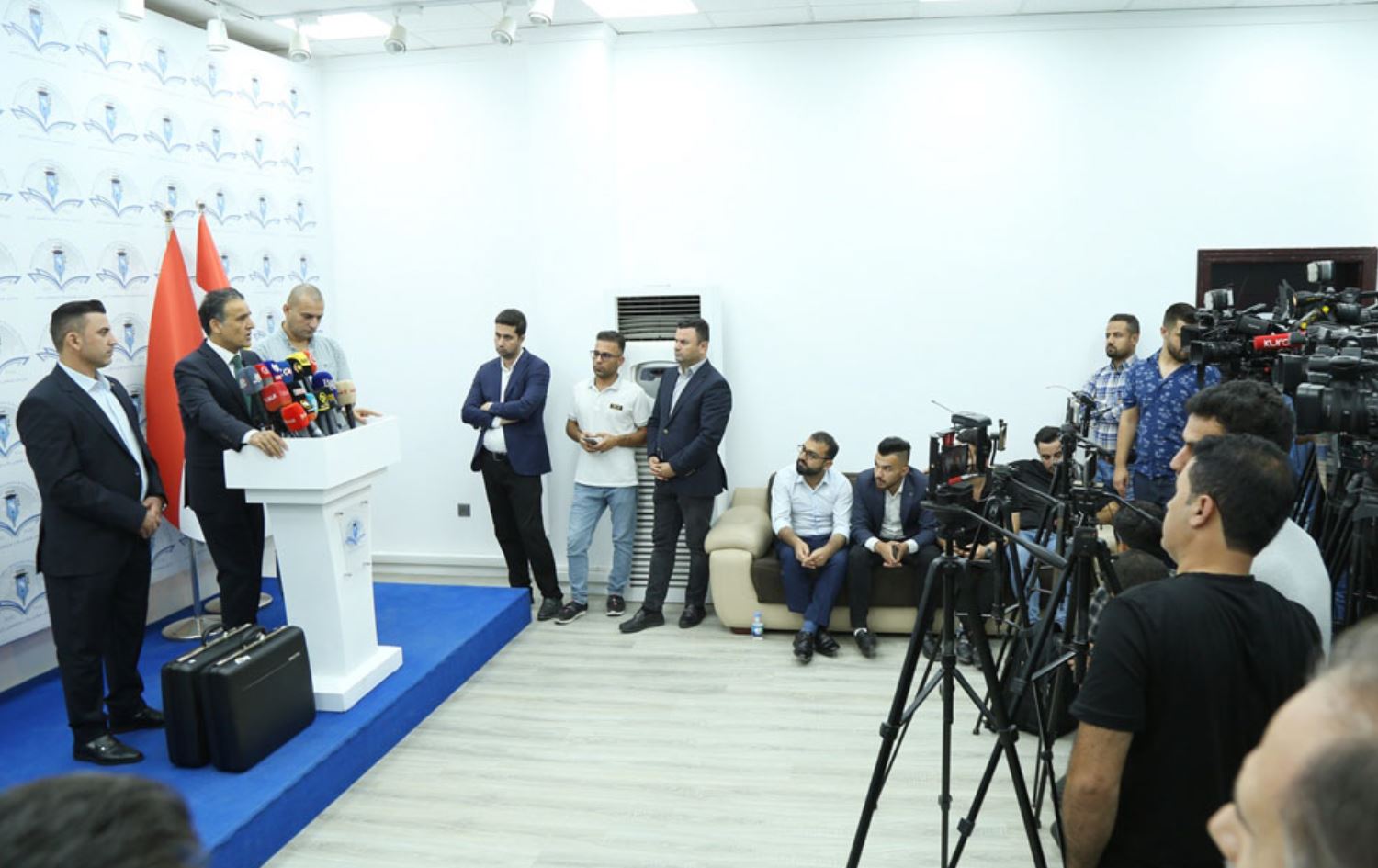 وەزیری خوێندنی باڵا داهاتی کتێبەکەی کە زیاتر لە 238 هەزار دۆلارە دەبەخشێتە نەخۆشخانەکانى شێرپەنجە