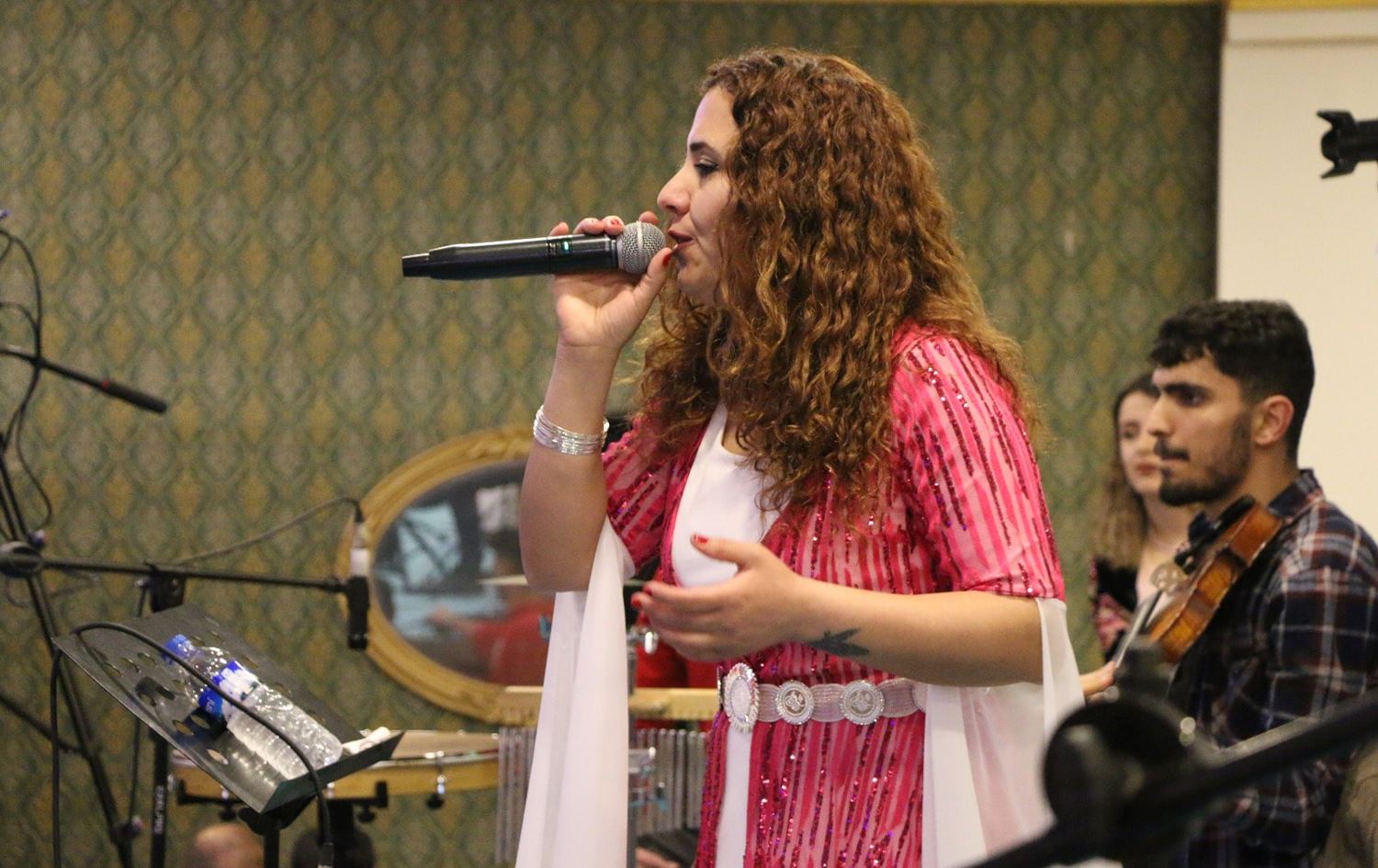 لە شرناخ کۆنسێرتی هونەرمەندێکی کورد هەڵدەوەشێندرێتەوە