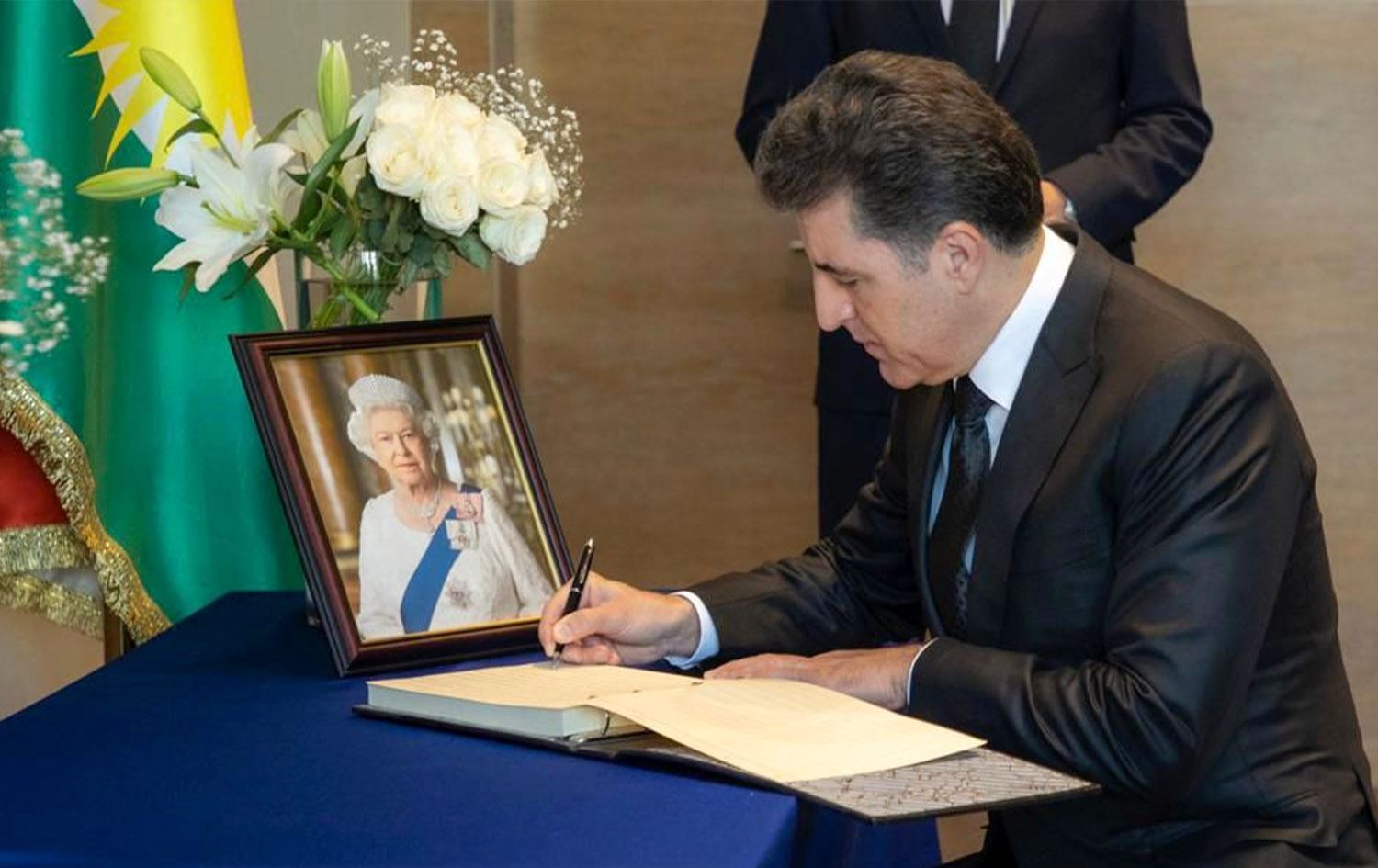 نێچیرڤان بارزانی لە هەولێر یەکەمین پرسەنامە بۆ کۆچی دوایی شاژن ئێلیزابێزی دووەم لە 'تۆماری پرسە'دا دەنووسێت