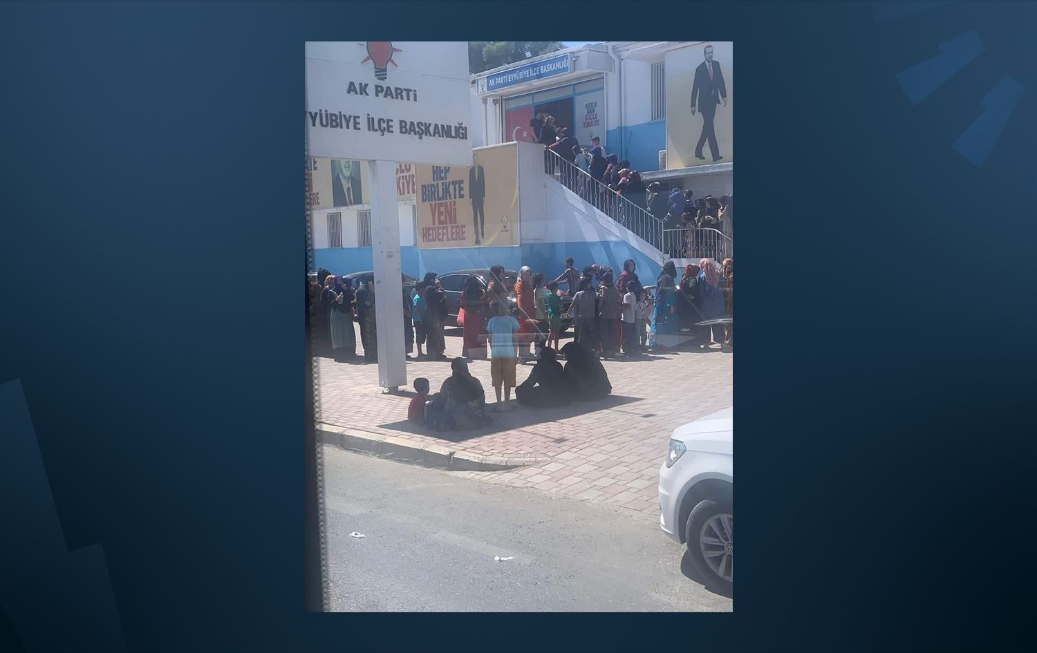 Partiya Saadetê: AKP berî mîtînga Rihayê pereyan li ser xelkê dabeş dike