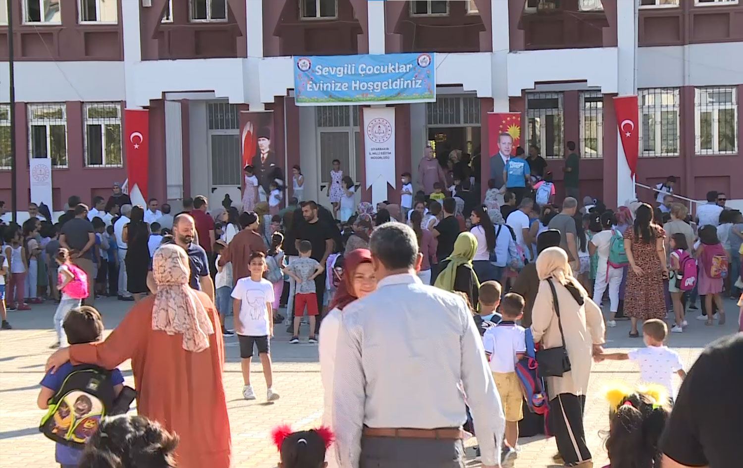 Okullar açıldı: Öğrenci ve velileri çeşitli sorunlar bekliyor