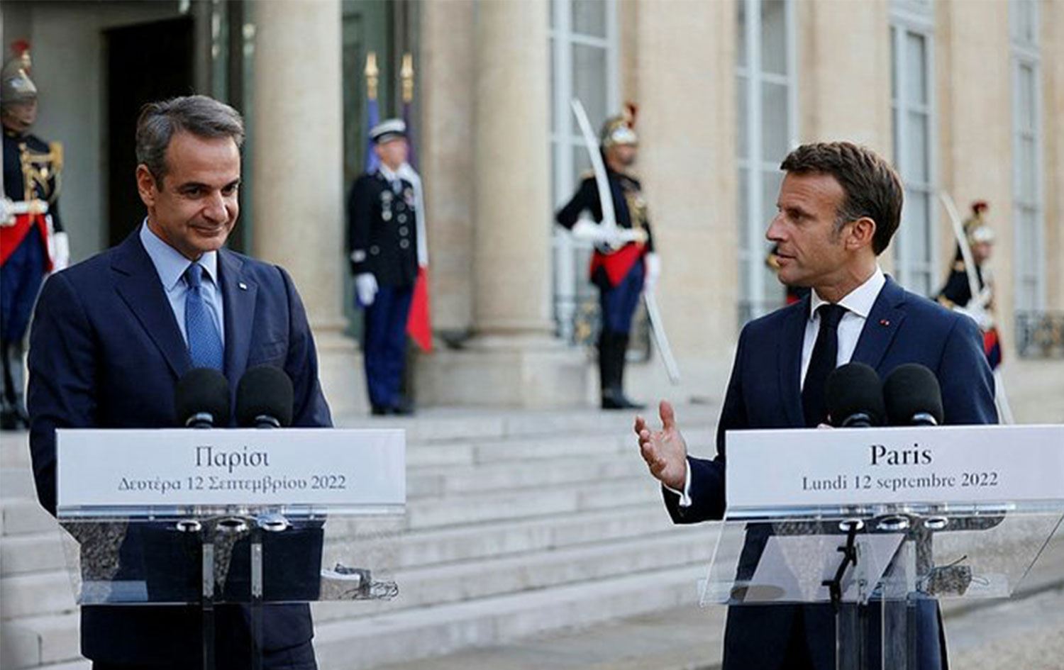 Miçotakis: Adalarımıza gece geleceklerini söyleyenleri, gün ışığında bekliyoruz