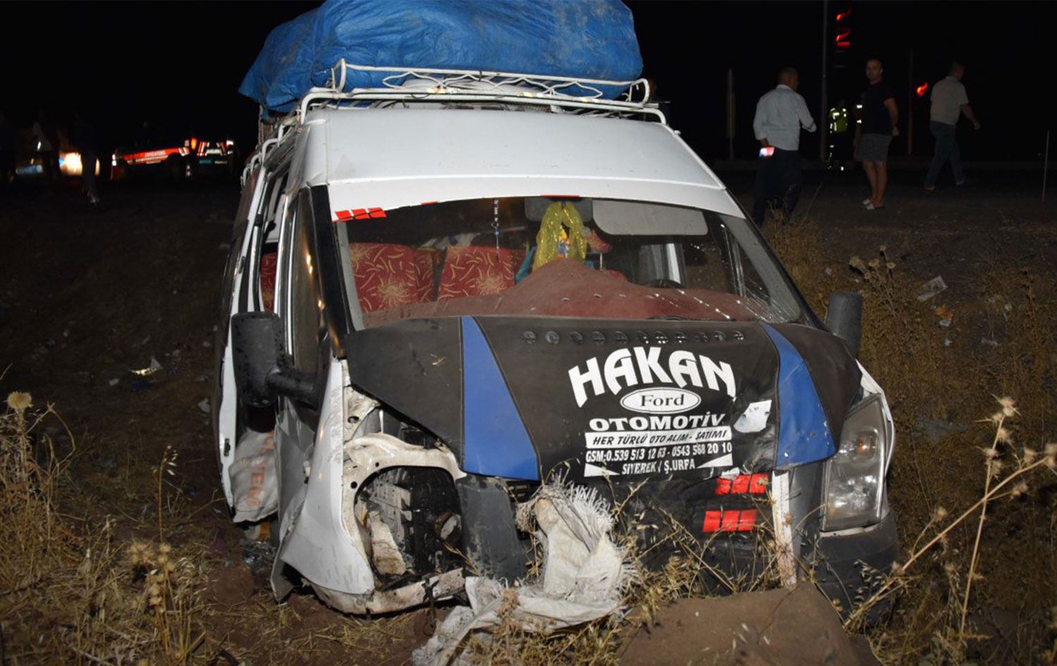 Urfa'da tarım işçilerini taşıyan minibüsle otomobil çarpıştı