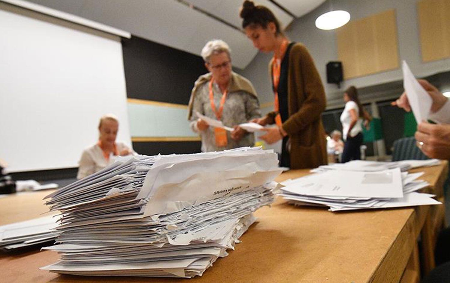 İsveç seçimlerinde sağ blok hükümet kurma görüşmelerine başladı