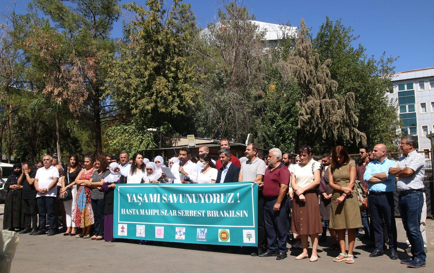 DİYARBAKIR - STK'lar hasta tutukluların serbest bırakılmasını istedi