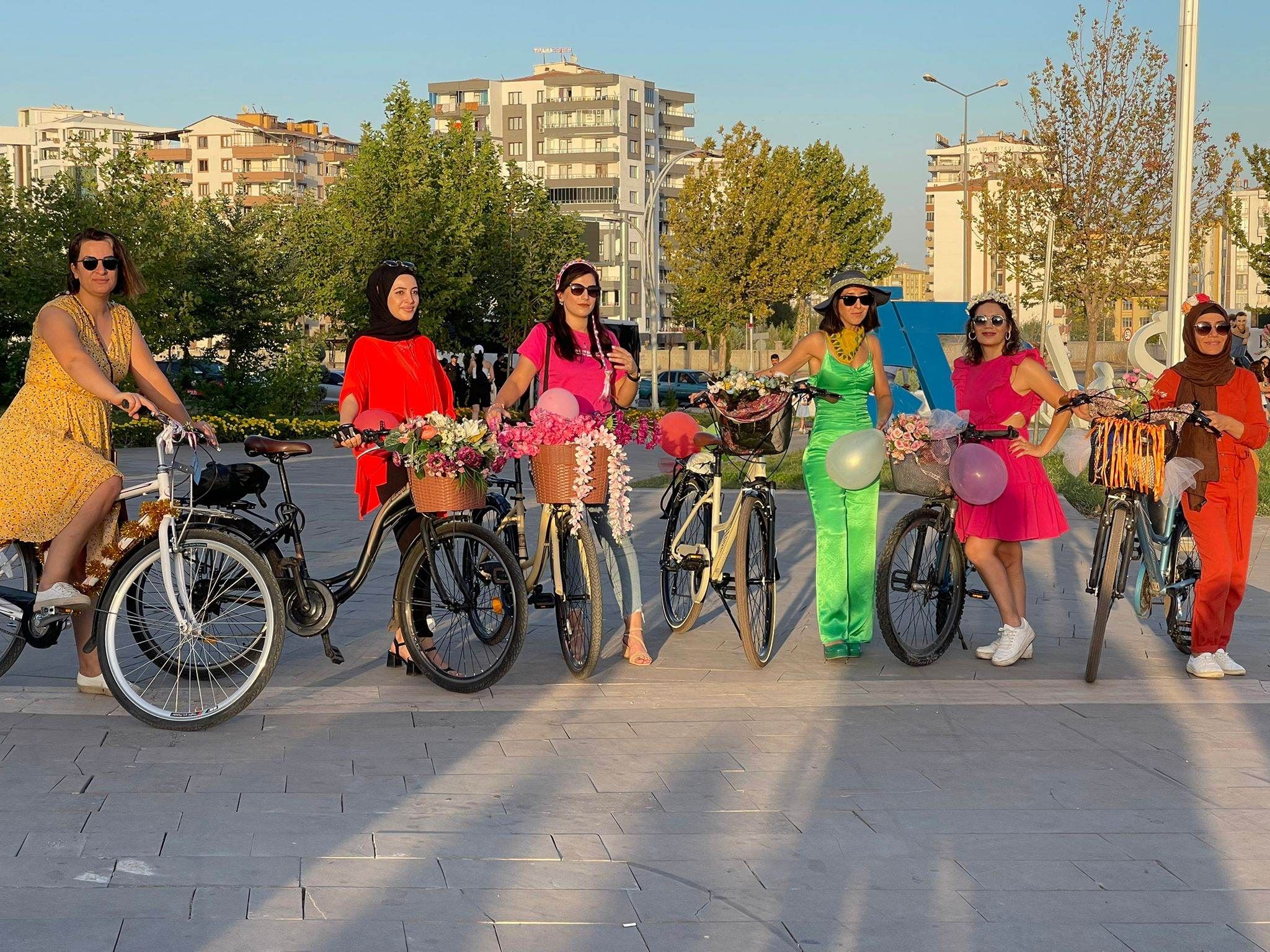 Diyarbakır’da ‘Süslü Kadınlar Bisiklet Turu’ düzenlendi