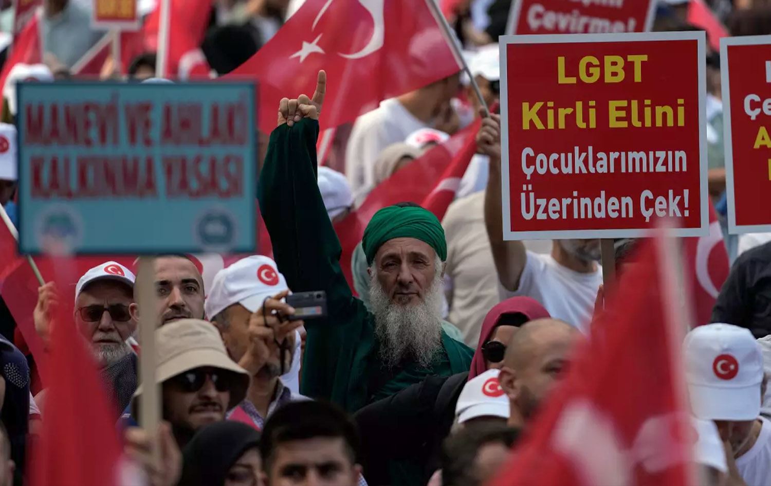 لە ئیستەنبووڵ دژی هاوڕەگەزخوازان خۆپێشاندان کرا