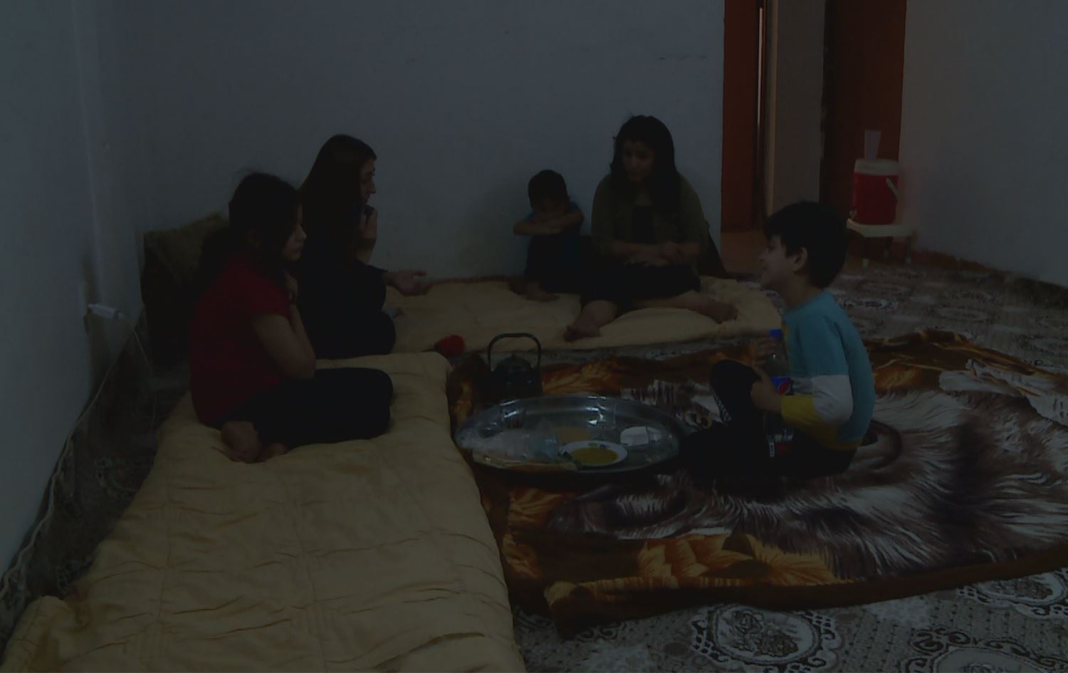 Çîrokeke dilşewat: Jineke Kurd a nexweş ku ji ber şer du caran koçber bû li benda alîkariyan e