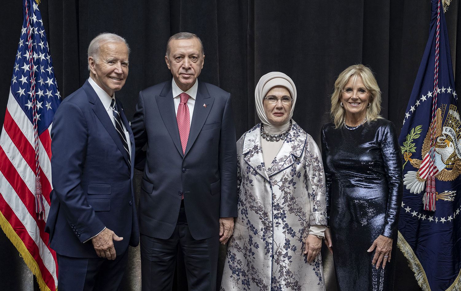 Erdoğan ve Biden’dan eşleriyle birlikte hatıra fotoğrafı