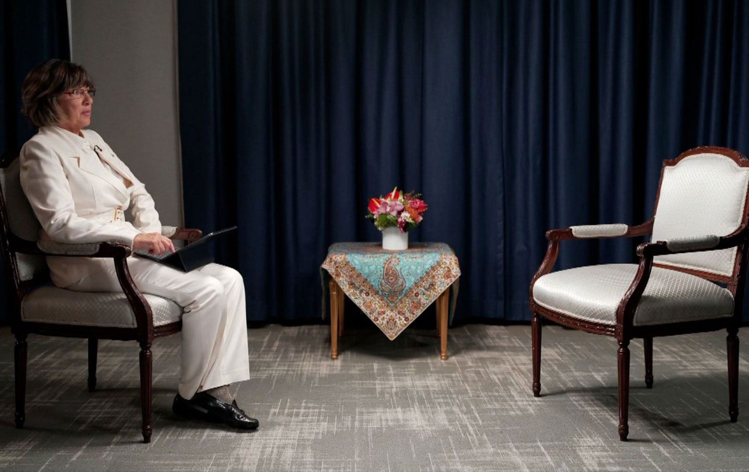 Reisi, Jina Emini protestolarına atıfta bulunarak Amanpour’dan başını kapatmasını istedi, Amanpour reddetti, röportaj yapılamadı