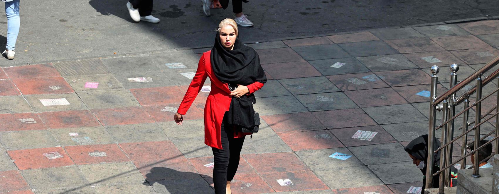 FOTO- Tahran caddelerinde Jina Emini sonrası 'başıaçık' kadınlar