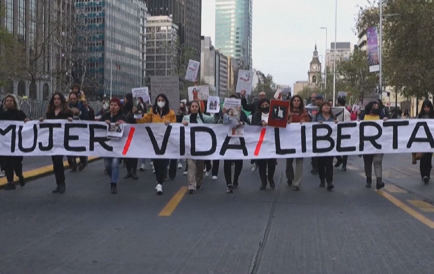 لە چیلی و بەلجیکا خۆپێشاندان بۆ پشتگیری لە ناڕەزایەتییەکانی نێو ئێران بەڕێوەدەچێت
