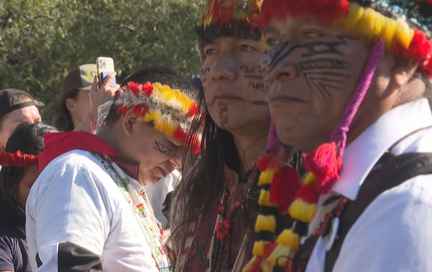 رەسەنەکانی ئەمریکا لە نیویۆرک داوای پاراستنی دارستانی ئەمازۆن دەکەن