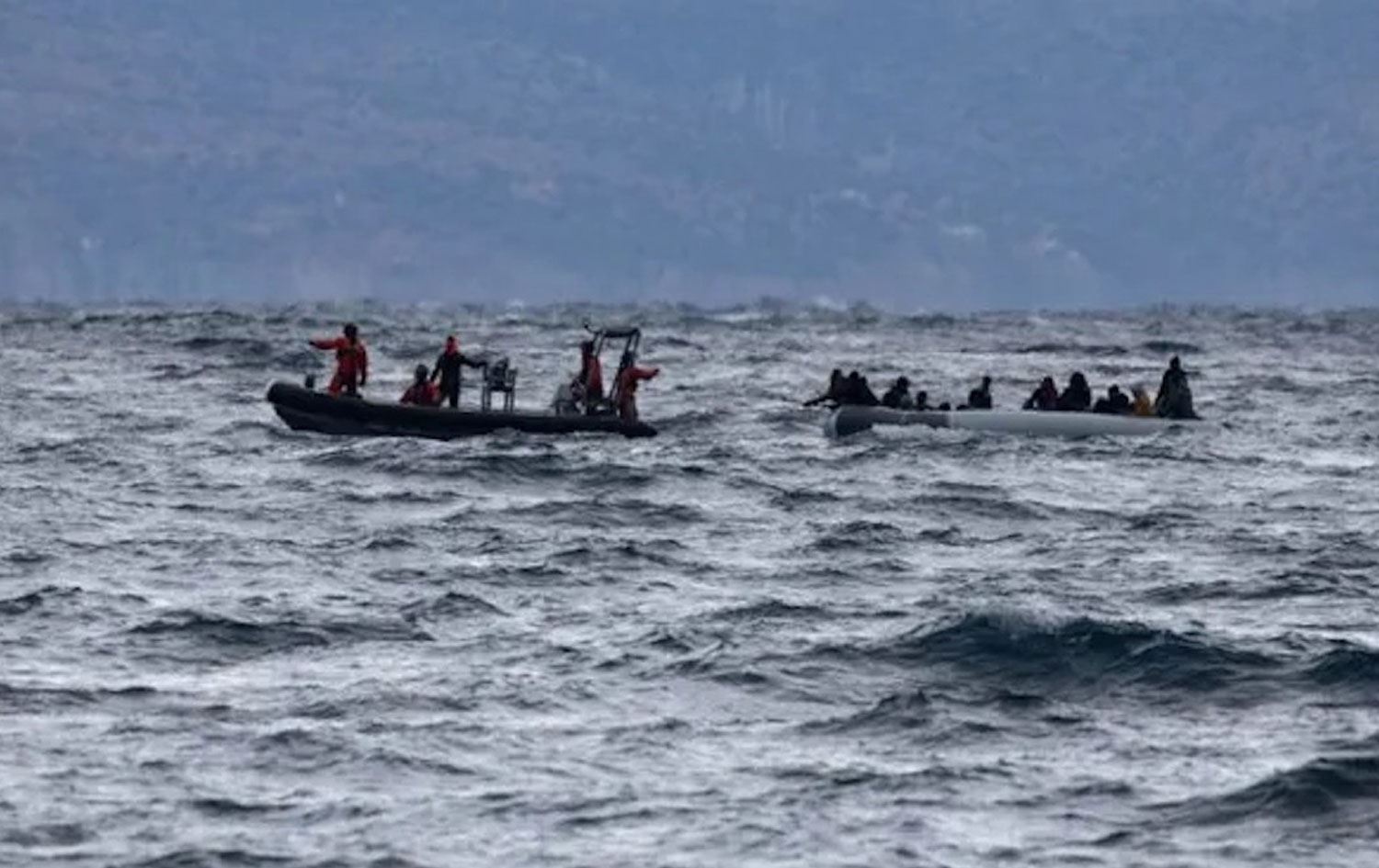 Bangladeş'te tapınağa gidenleri taşıyan tekne battı; 23 ölü