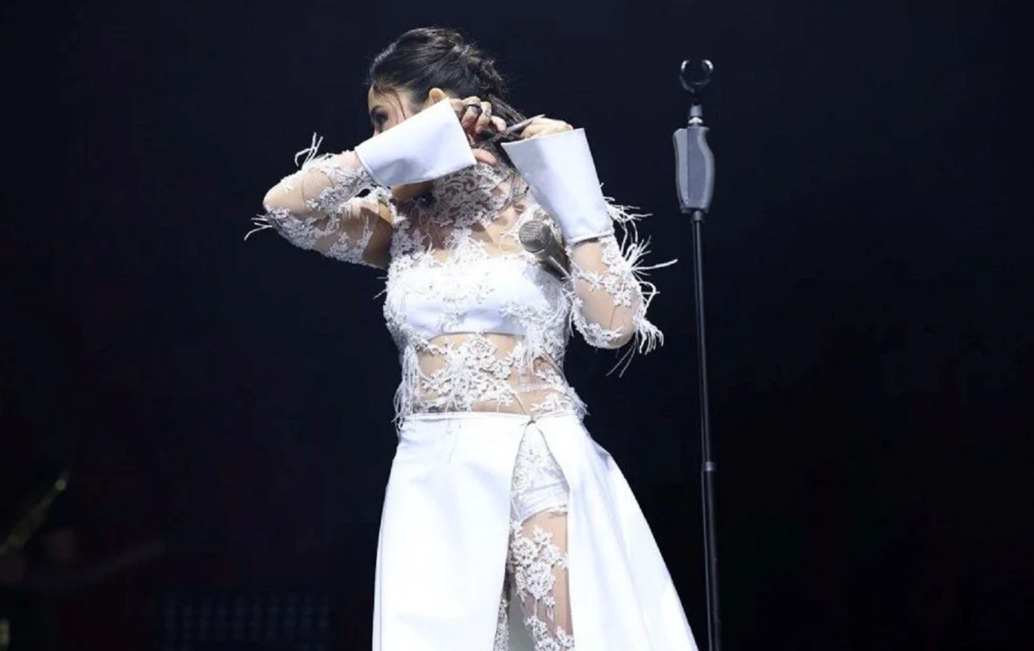 Hunermenda Tirk Melek Mosso ji bo Jîna Emînî pora xwe birî