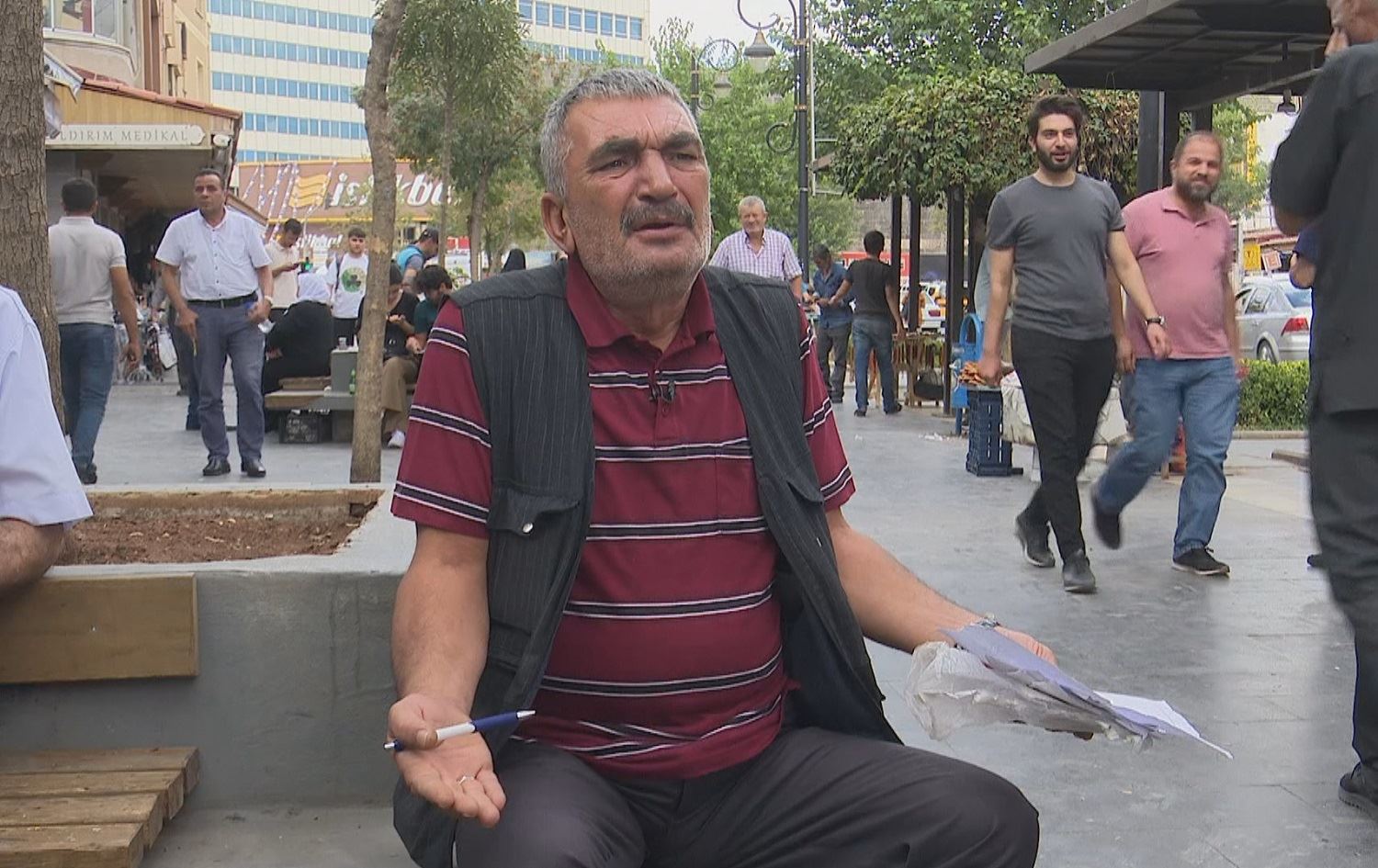 Li Amedê kesek 28 sal in bi fermî bê welat e