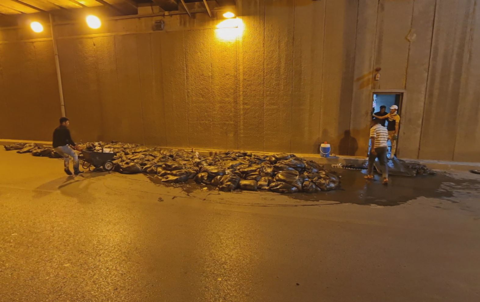 زیاتر لە 10 تۆن زبڵ و خاشاک لە ئەندەرپاسێکی هەولێر دەردەهێندرێت