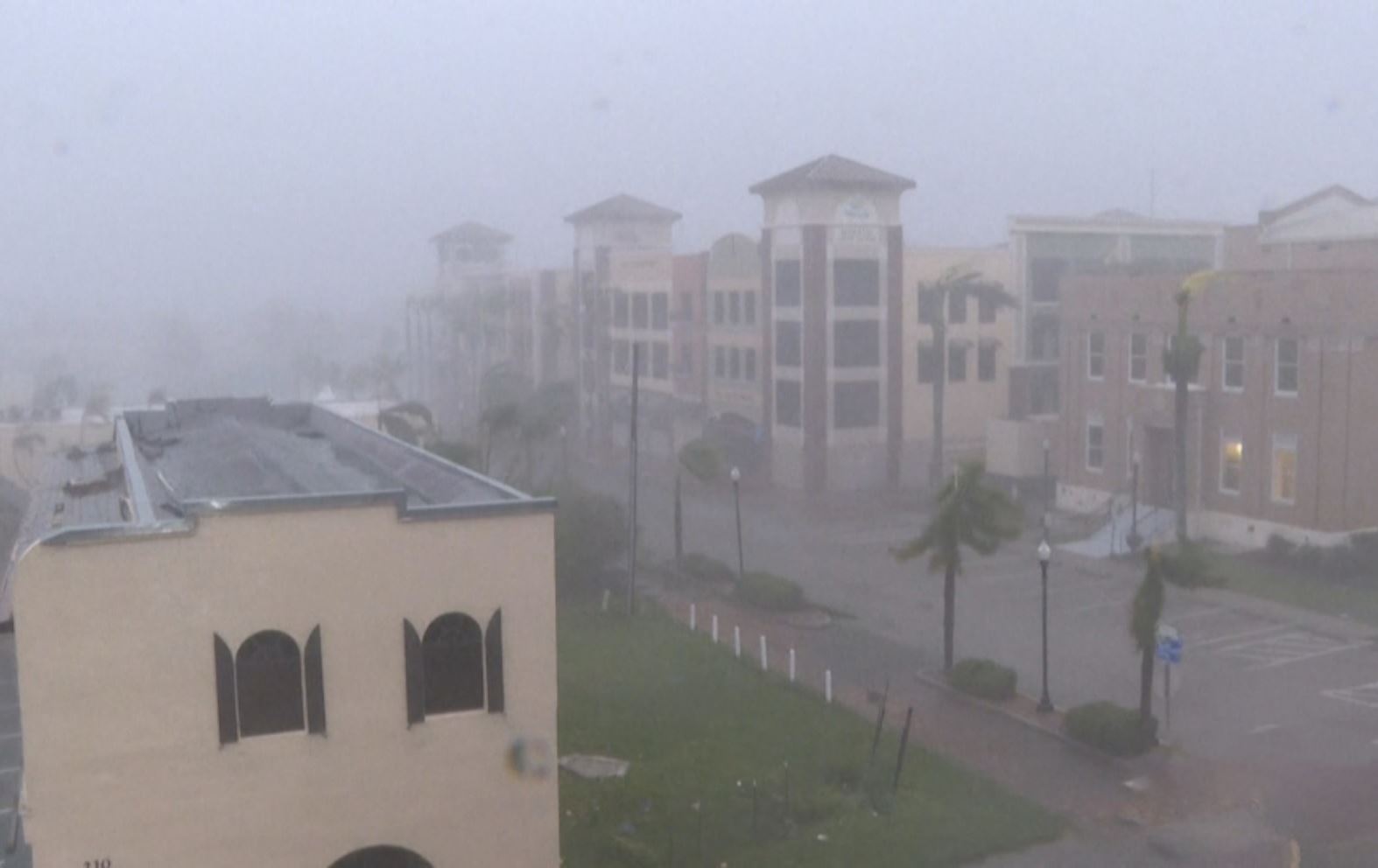 بەهۆی زریان و باهۆزەوە کارەبای 2.6 ملیۆن کەس لە فلۆریدا دەبڕێت