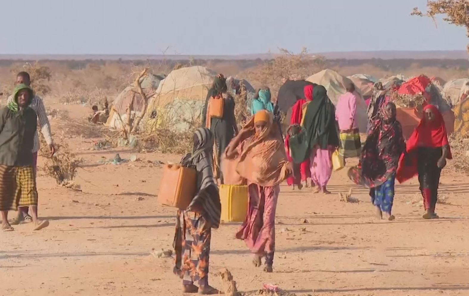 لە سۆماڵ وشکەساڵی و هەڕەشەی گرووپە چەکدارەکان یەک ملیۆن کەس ئاوارە دەکات