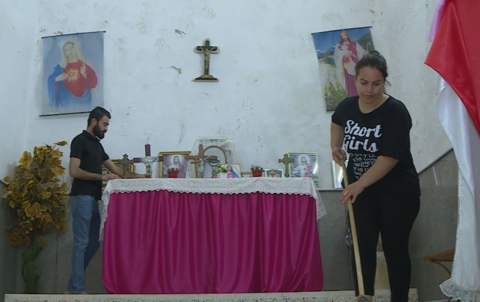 Malbateke Kurdên Êzdî xizmet û parastina dêra Krîstiyanan dike