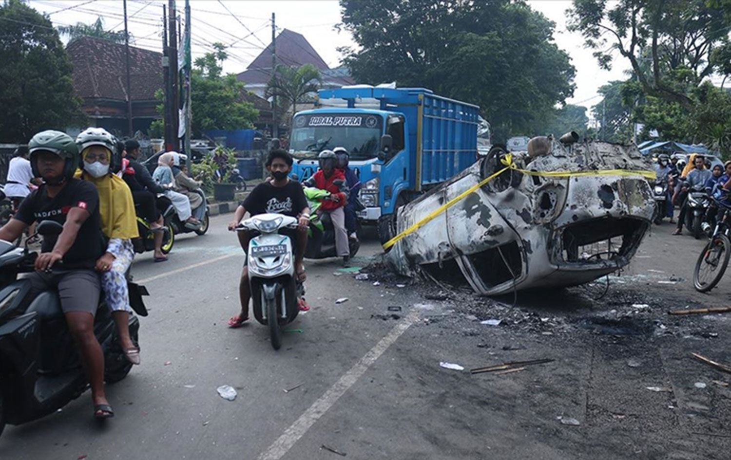 Endonezya'da maç sonrası izdiham: 129 ölü