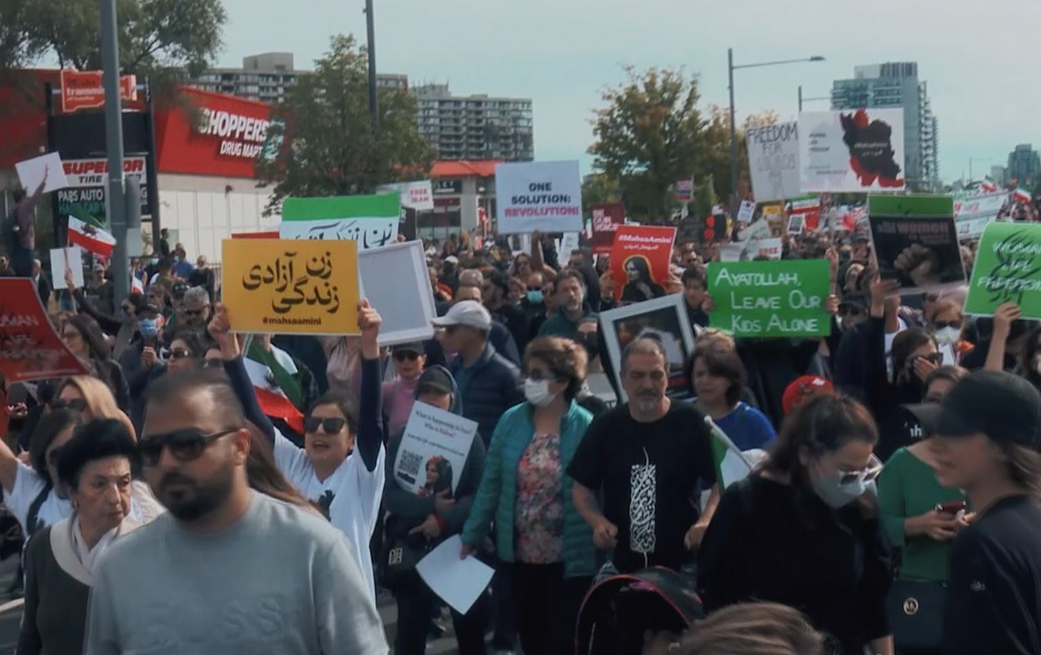 Iranians in Toronto demand harsh sanctions on Tehran