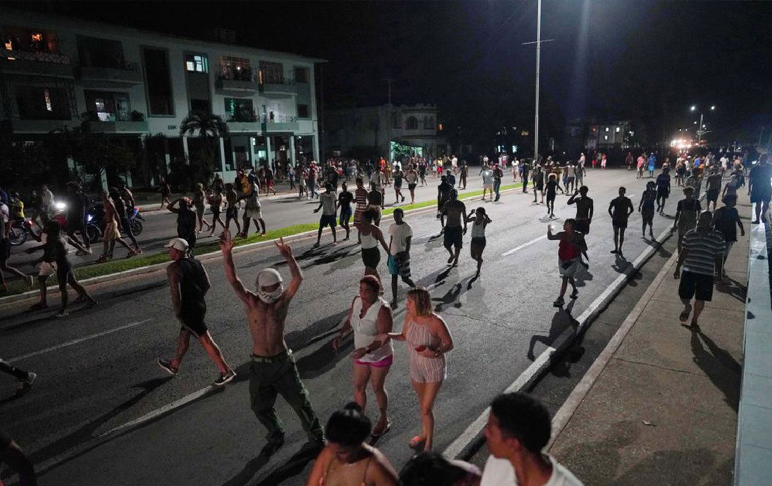 Küba'da elektrik kesintileri nedeniyle protesto