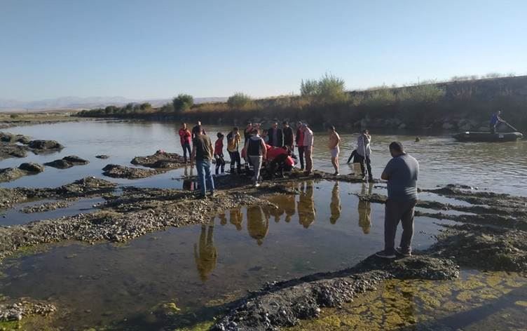 AĞRI - Dereye giren iki kardeş boğuldu