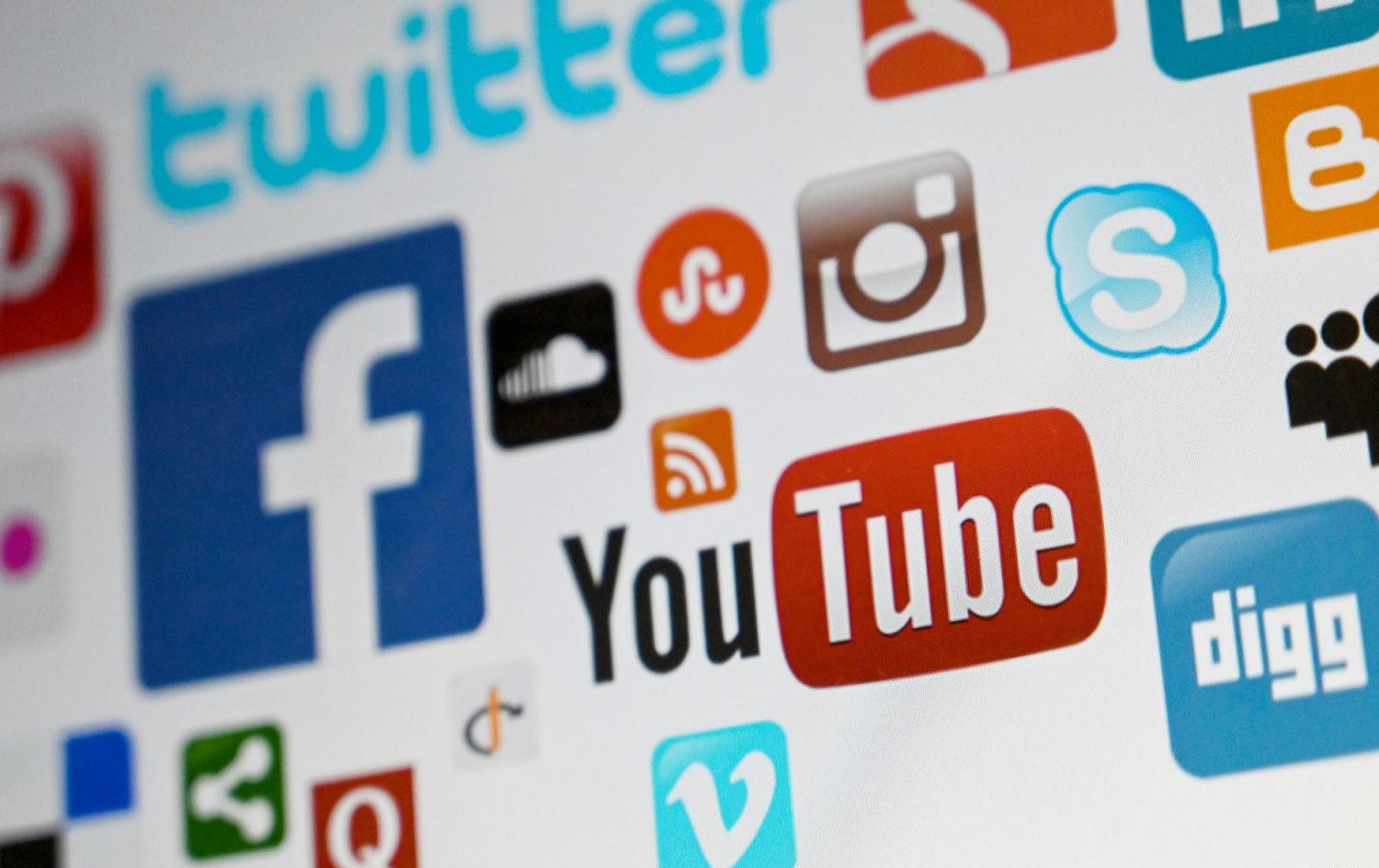 Du xalên projeyasaya sosyal medyayê hatin pesendkirin